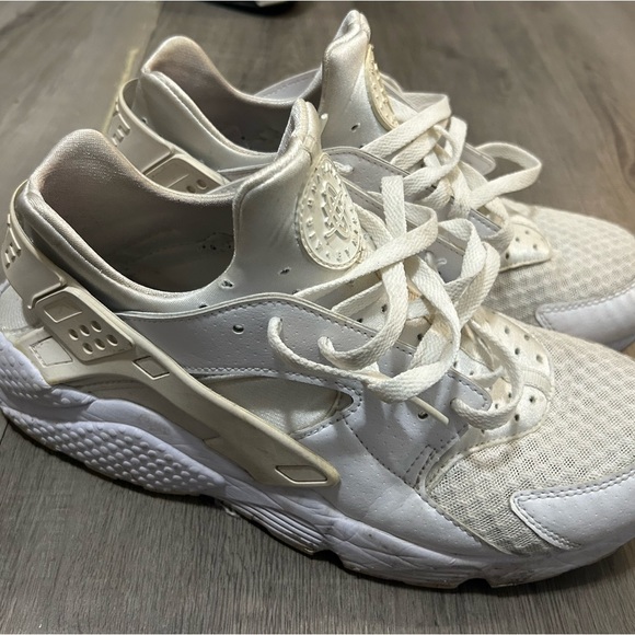 Nike White Huarache - Picture 2 of 3